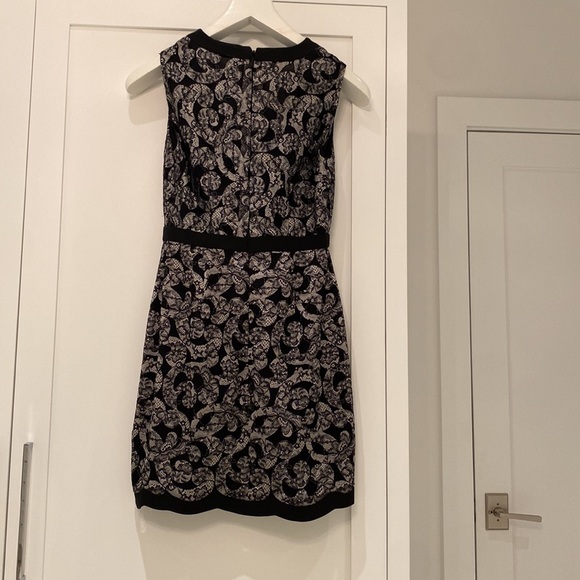 Beautiful dress! Gently worn ones. Dress has pockets. - Picture 7 of 11